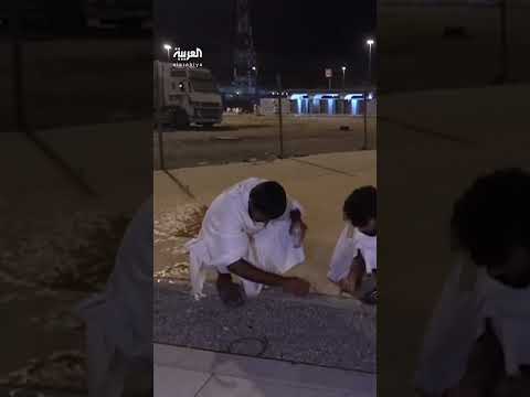 كاميرا العربية ترصد جمع حجاج بيت الله للحصى من مزدلفة استعدادًا لشعيرة رمي الجمرات