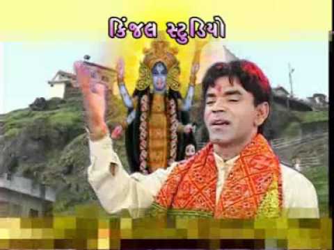 Gujarati garba songs   maa ne tran te garba   album  aavo to ramvane   singer  kanupatel