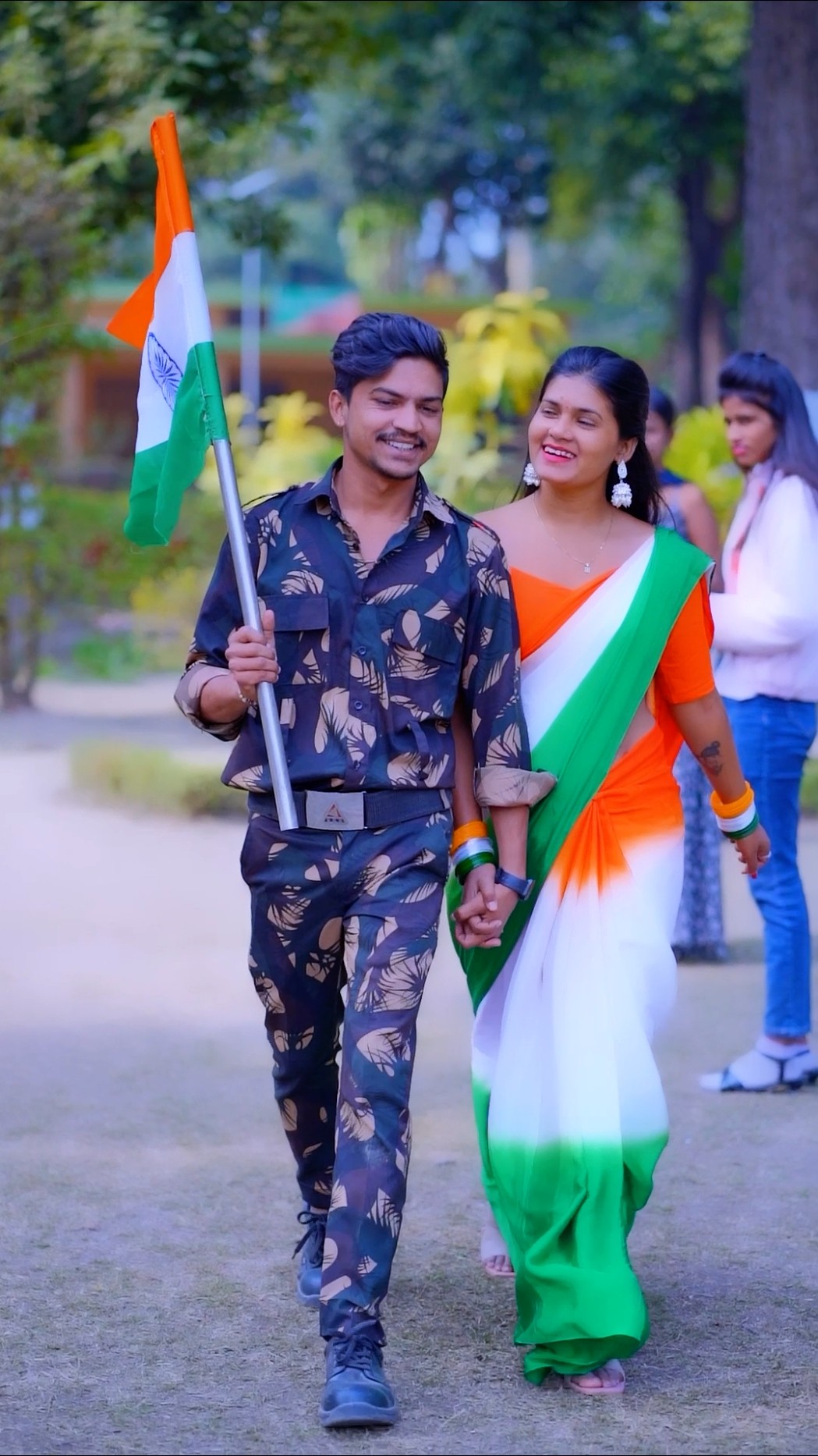 Badi dogli h sari duniya