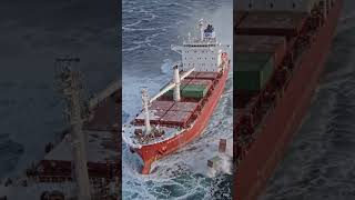 #oceanstorm #massivewaves #shipdisaster #roughseas #oceanchaos #stormwaves #maritimelife #shorts
