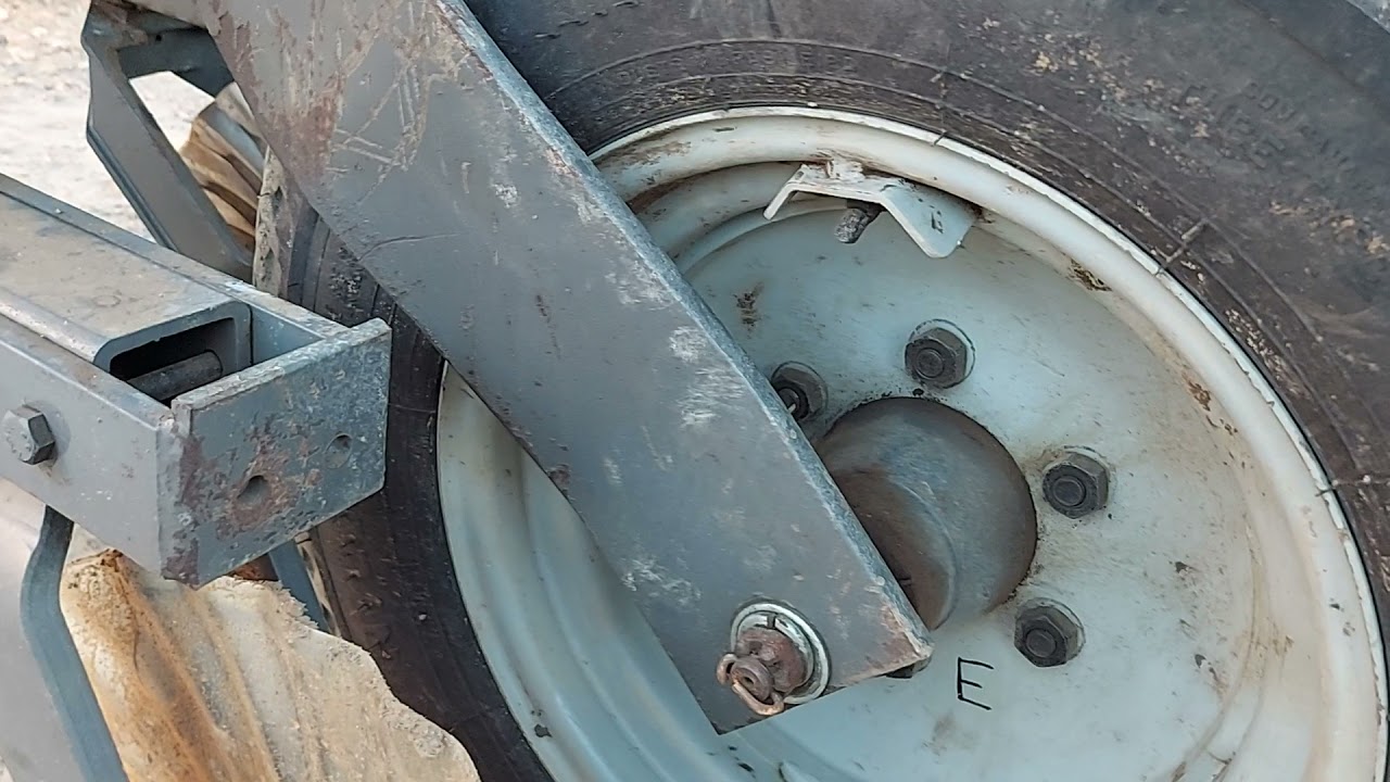 Plantadeira Massey Ferguson MF 407 M45 em detalhes...