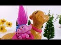 Мультики с игрушками - Тролль Розочка играет с собачкой Таффи
