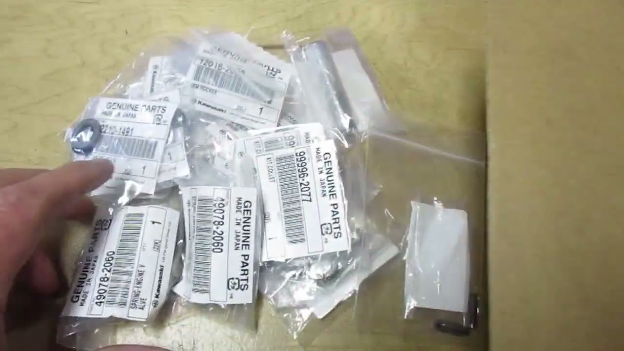 thumbnail image 2 of Genuine Kawasaki FE290D Valve Kit - 11008-2158 11008-2129 11008-2089 OEM 2 of 4