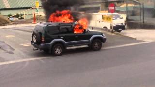 Car Fire - put out with tiny fire extinguisher(, 2015-02-12T07:51:37.000Z)