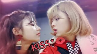 Sana Wants Some Of Jeongyeon's Lipstick