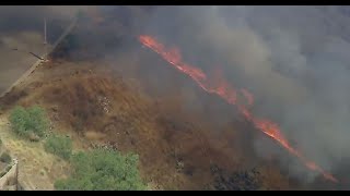 Brush fire threatens homes in San Bernardino