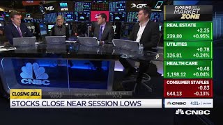 Dow closes lower after hitting 29K for first time