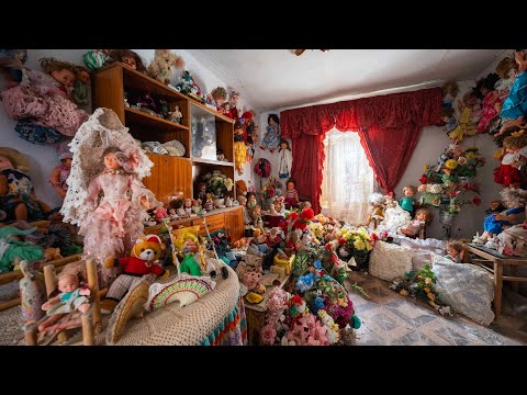 104-Year-Old Spanish Lady Lived Surrounded by Creepy Dolls!