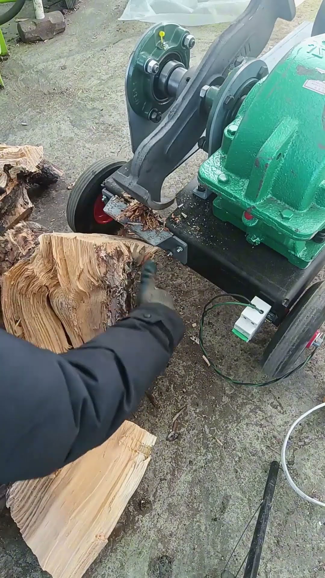 Furnace wood cutting process- Good tools and machinery make work easy