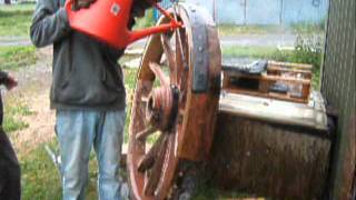 Tyreing a wheel with Strakes