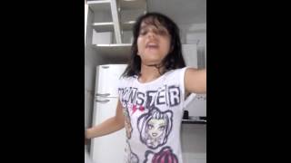 A Menina Pagando Mico