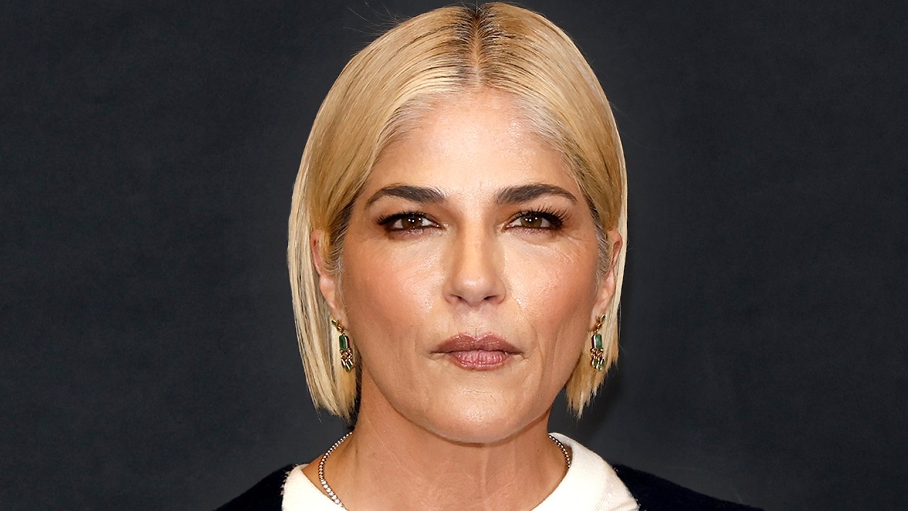 Selma Blair Arrested! Allegedly BIT Flight Attendant and Tried to Open Plane Door
