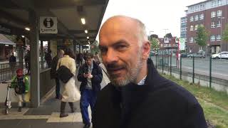 Michael Lemke Im Gespräch Mit Fahrgästen Der S Bahn