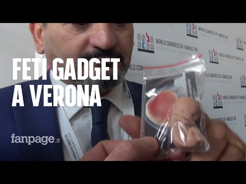 A Verona distribuiscono i gadget di plastica a forma di feto e li chiamano &quot;esseri umani&quot;