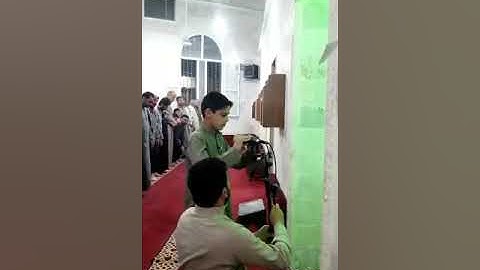 تلاوة رائعة لطفل .. سبحان من رزقه هذا الصوت