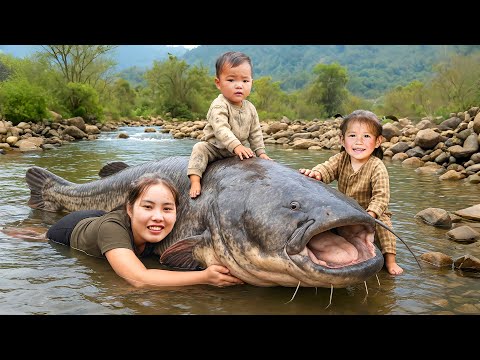 Catching a 250kg Monster Catfish & Giant Carp by Hand in the River to Sell at the Market