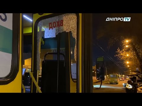 Розтрощені двері, перекинута автівка та фейки про коронавірус з Росії