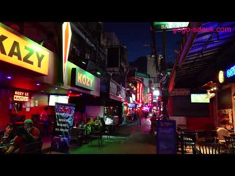 Soi Cowboy in the evening - Bangkok 2022 @gogo-sanuk