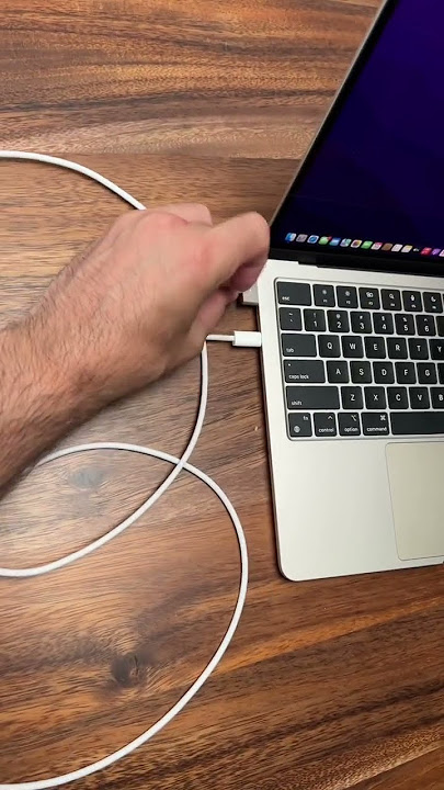 NEW MacBook Air 13 can Recharge itself!  😂
