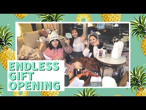 Endless <strong>gift</strong> opening!｜Belimbing Buluh prank?!｜<strong>Present</strong> we&amp;#39;ve got in fan meet-up!