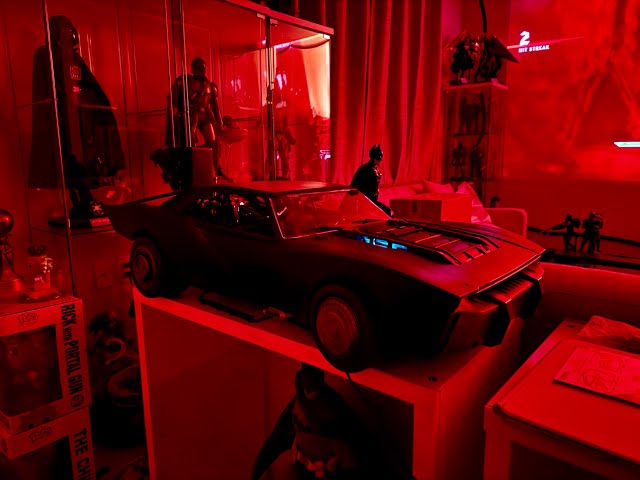 Overview JazzInc 1/6 Scale Batmobile from The Batman 