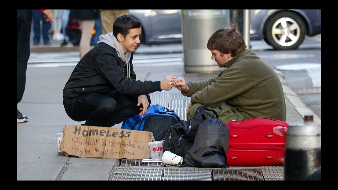 HELPING THE HOMELESS ON THANKSGIVING! (Touching Video ...