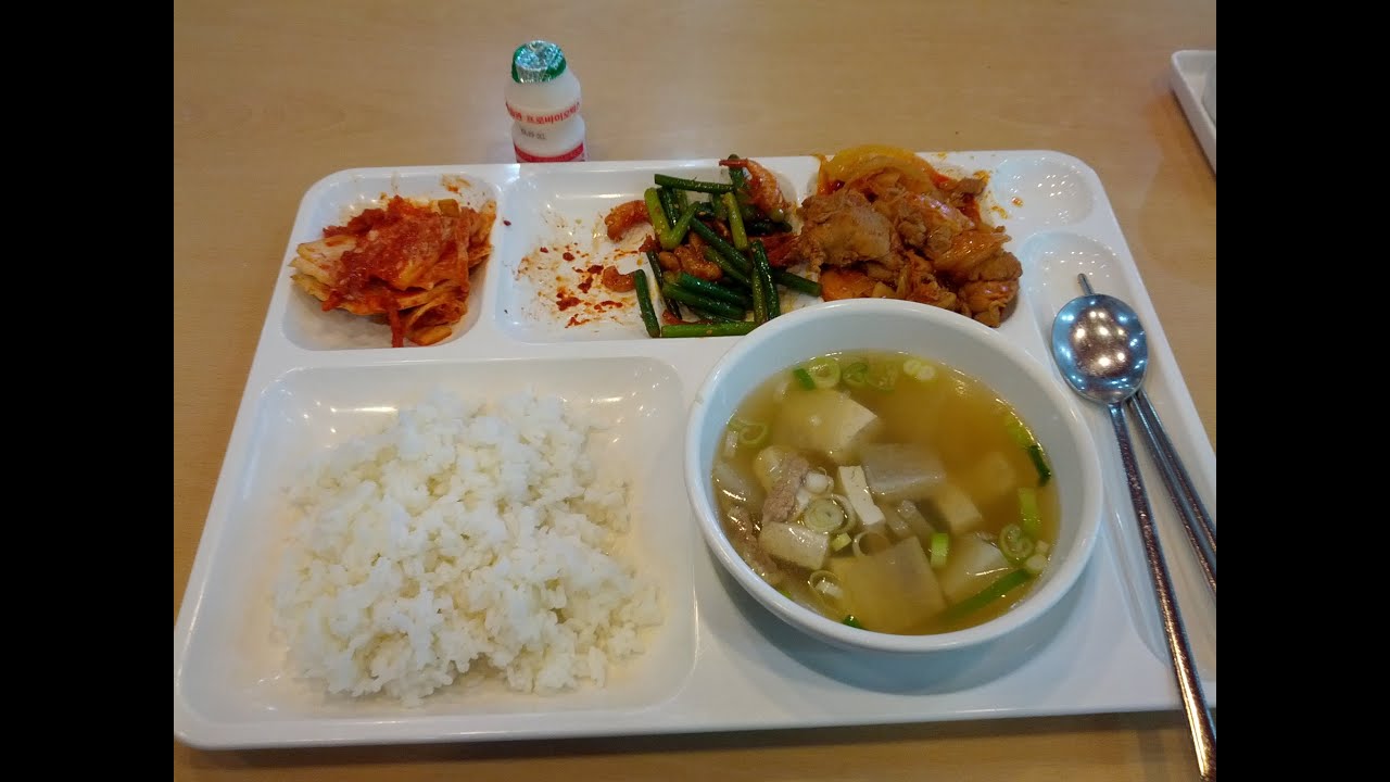 TKI Korea Makan Siang Di Siktang Kantin Pabrik