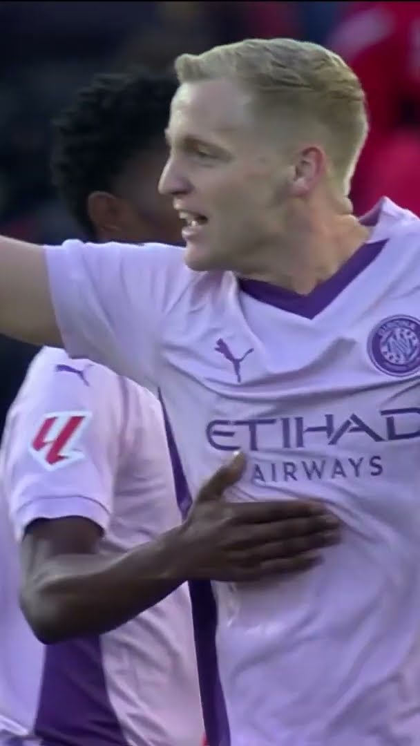 VAN DE BEEK ❤ ?