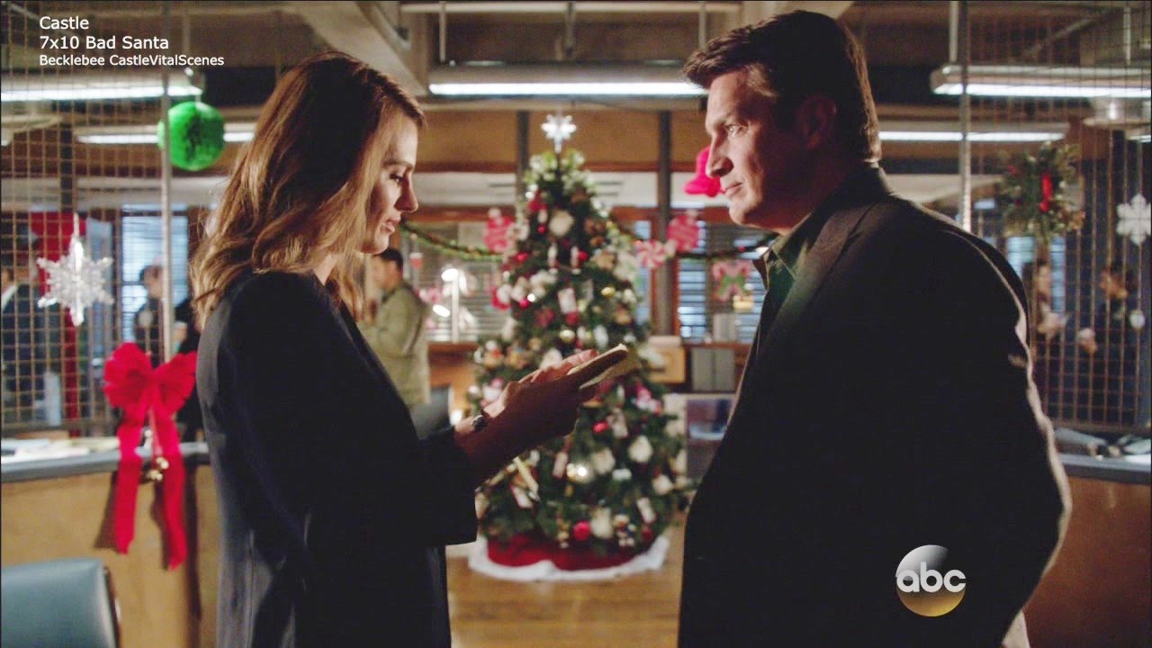 Castle 7x10 End Scene Bad Santa Castle And Beckett Kiss Castle Kicked castle-7x10-end-scene-bad-santa-castle-and-beckett-kiss-castle-kicked