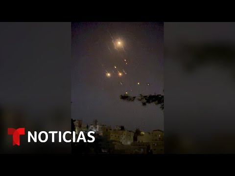 Las sirenas suenan en Israel ante el ataque de más de 200 drones iraníes | Noticias Telemundo