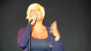 MARTINA NOVATI Finale karaoke Arena Summer 2010.avi
