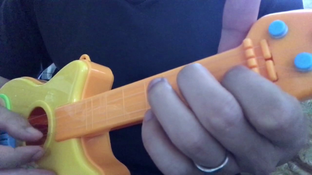 アンパンマンのギターおもちゃでアンパンマンマーチを弾いてみた I Tried Anpanman March With Anpanman S Guitar Toy Youtube