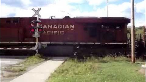 CPR TRAIN AT NIPIGON CROSSING