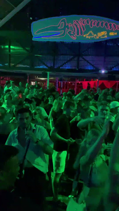 Canggu Bali Nightlife 🥳 Bali Party at Old Man’s Bali 👯 #bali #baliparty