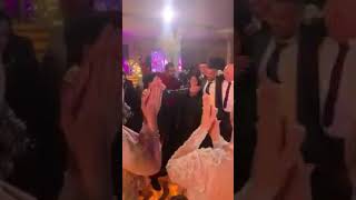 عمر كمال /يغني في حفل زفاف أبويا اللي عليه مسنود🎤