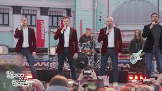 «Хор Турецкого» и арт-группа SOPRANO с концертом «Песни Победы» у Белорусского вокзала (9 мая 2022)