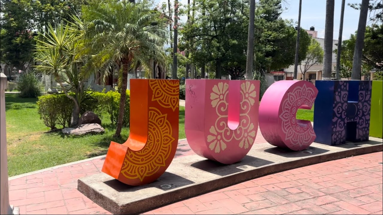 Caminando por la Plaza de Juchipila Zac. (2025)