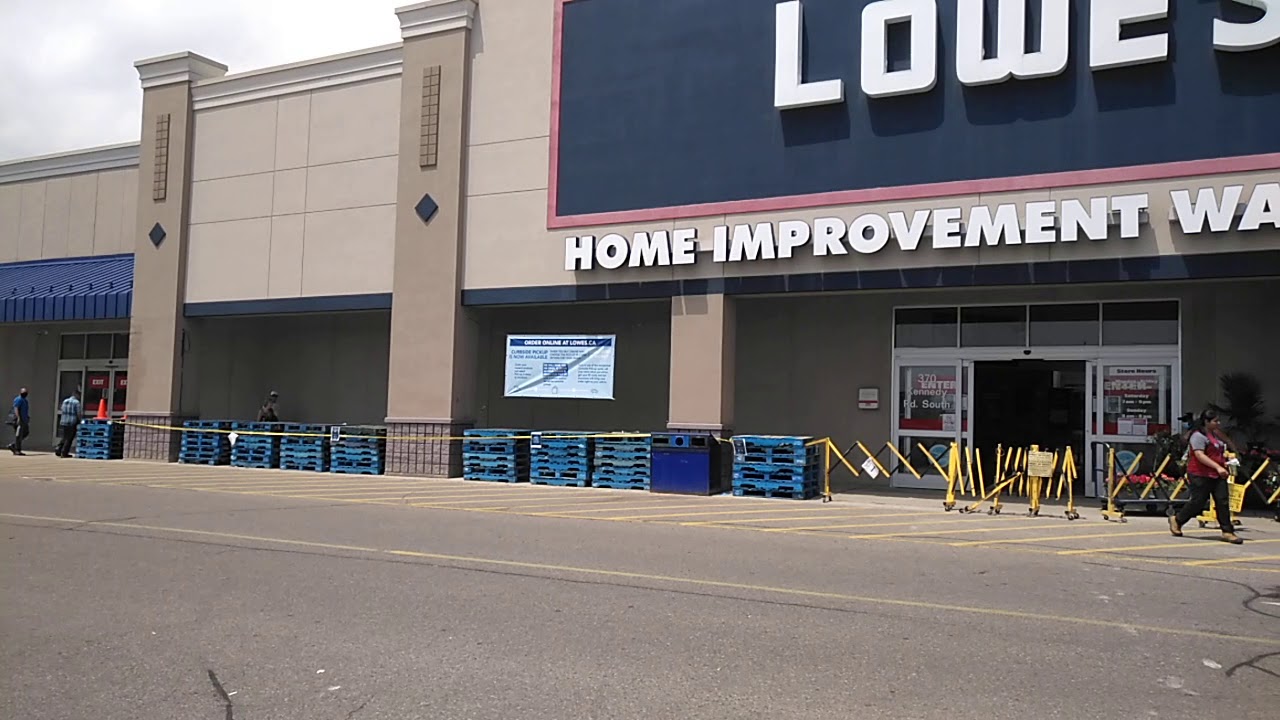 In front of Lowe's in Brampton, Ontario,Canada due to COVID-19 - YouTube