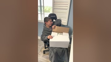 I Bought My Brother An Oculus Quest 👀