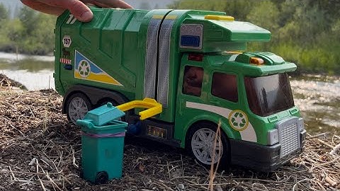 Toy Garbage Trucks in Action, on Route!