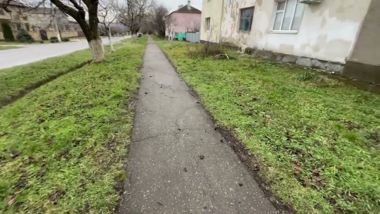 Холл поликлиники Наша станица ул. Красного Октября Люди продают свое жилье