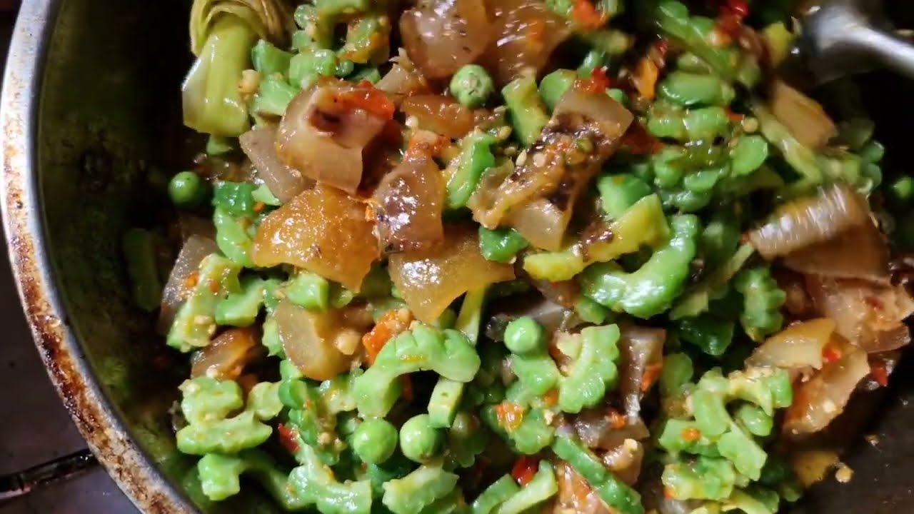 Menu berbuka kita hari ini sisa miehun bakso semalam 