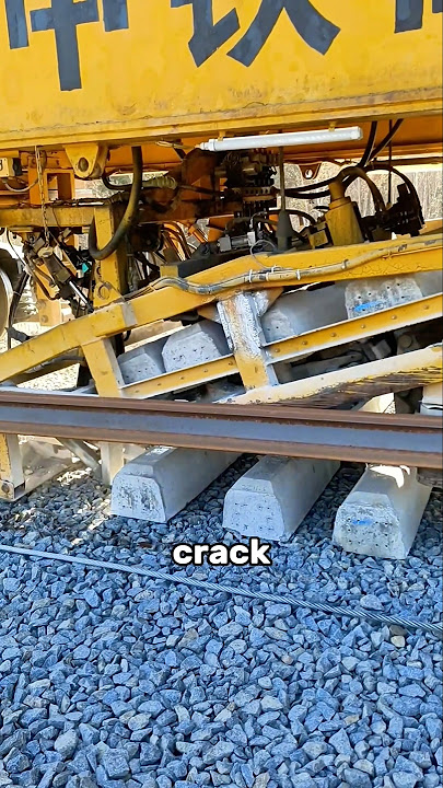 Download lagu Why train tracks sit on millions of crushed stones #birdtrend
