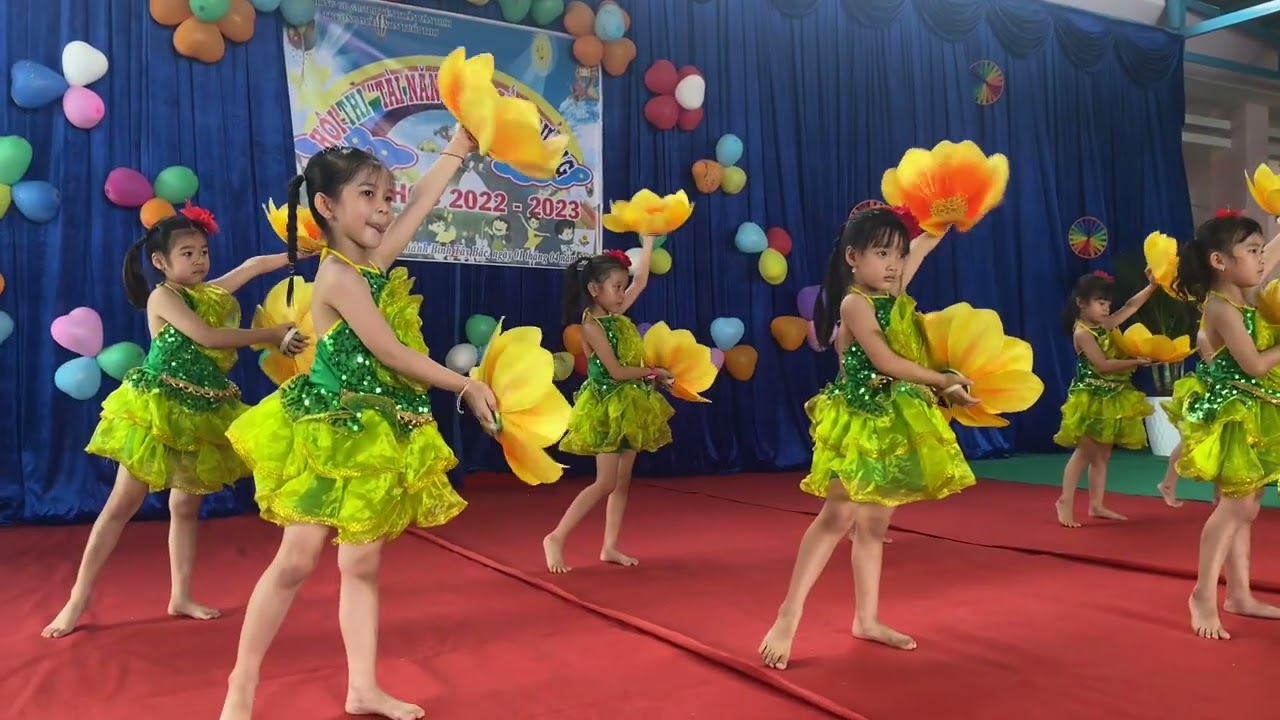 Múa em yêu tổ quốc Việt Nam