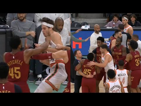 Donovan Mitchell tries to fight Zach Collins after dirty elbow and both ejected 😳