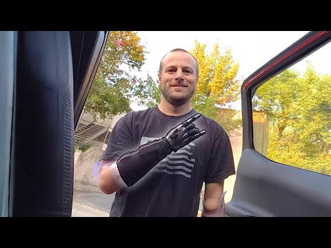 Video: Cât de puternic este un braț bionic?