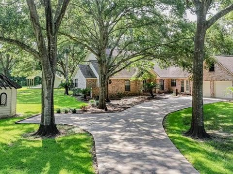 2114 Sugar Mill Lane, Lake Jackson, TX home video tour