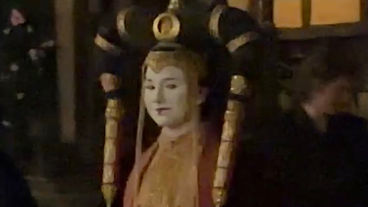 Princess Amidala And Anakin Arrive At The Royal Theatre For Disneyland princess-amidala-and-anakin-arrive-at-the-royal-theatre-for-disneyland