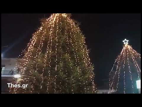 Άναψε το χριστουγεννιάτικο δέντρο στον Ταξιάρχη Χαλκιδικής