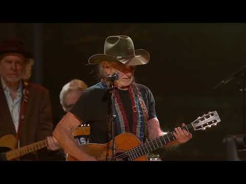 Willie Nelson and Kenny Chesney perform Pancho and Lefty as they honour Merle Haggard